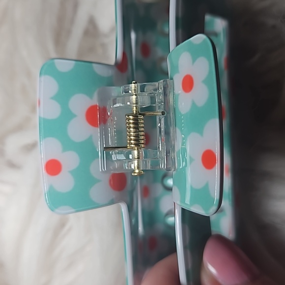 Mint Mirage Daisy Hair Clip - Picture 5 of 6